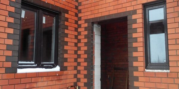 Склопакети в цегляному будинку: основні особливості вибору