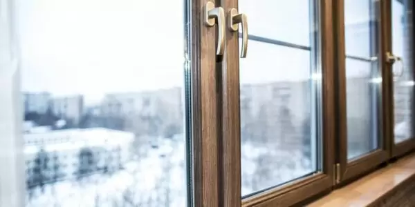 Що таке ламіновані пластикові вікна?
